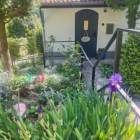 Meszi Vendeghaz 公寓 *